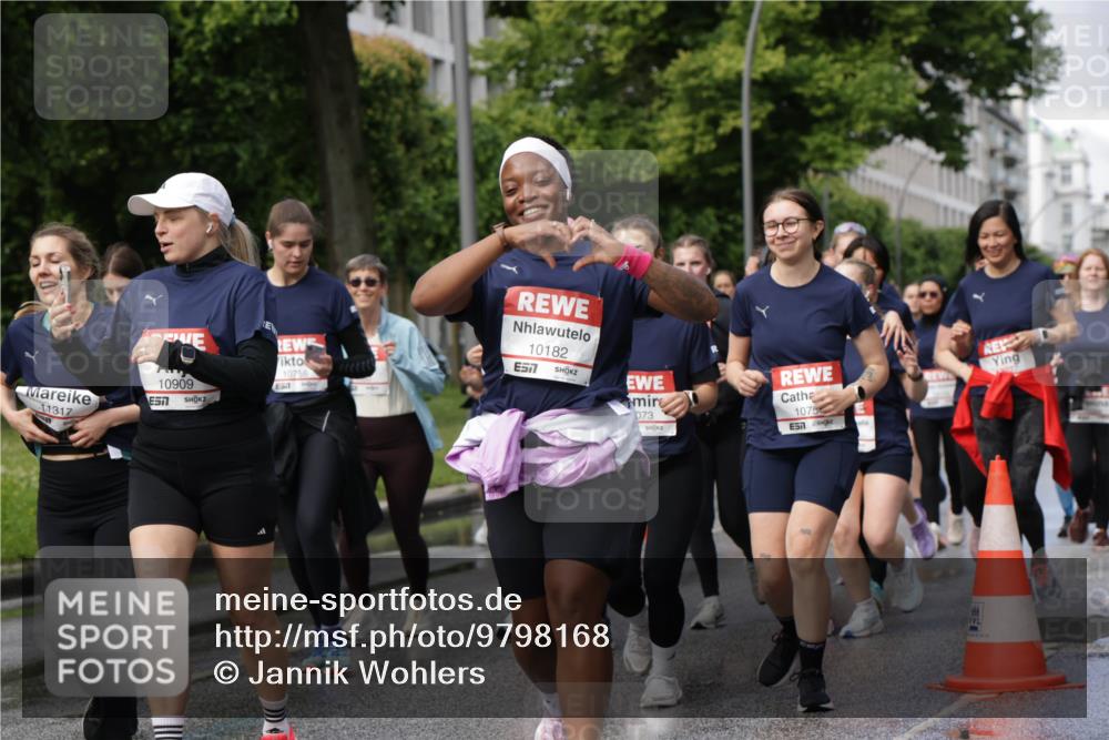 14.06.2026 - REWE Women's Run Jannik Wohlers http://msf.ph/oto/9798168 14.06.2026 09:12:36 Laufen 11317, 10909, 57, 10758, 10182, 7, 073, 57, 1075 meine-sportfotos.de