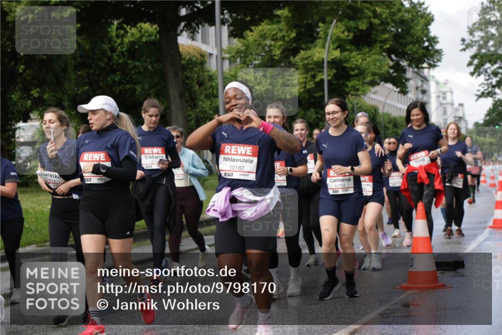 14.06.2026 - REWE Women's Run Jannik Wohlers http://msf.ph/oto/9798170 14.06.2026 09:12:36 Laufen 1317, 7, 10758, 10182, 57, 10751 meine-sportfotos.de
