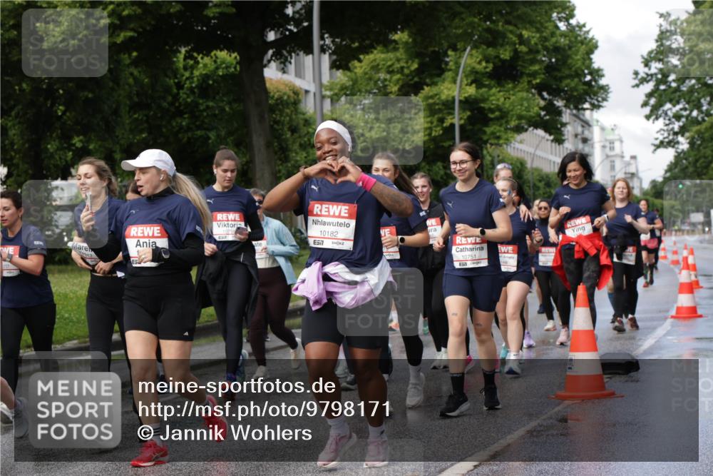14.06.2026 - REWE Women's Run Jannik Wohlers http://msf.ph/oto/9798171 14.06.2026 09:12:36 Laufen 317, 10758, 10182, 57, 10751 meine-sportfotos.de