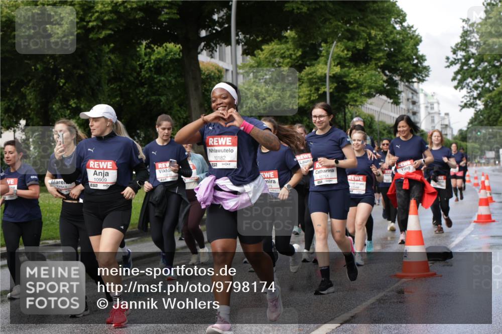14.06.2026 - REWE Women's Run Jannik Wohlers http://msf.ph/oto/9798174 14.06.2026 09:12:36 Laufen 11317, 10909, 7, 1075, 10182, 577, 73, 10751, 11168 meine-sportfotos.de