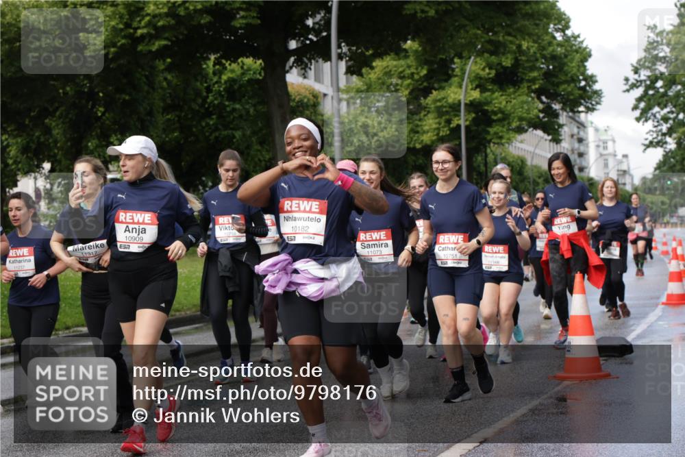 14.06.2026 - REWE Women's Run Jannik Wohlers http://msf.ph/oto/9798176 14.06.2026 09:12:36 Laufen 11237, 11317, 10909, 7, 10758, 10182, 577, 11073, 10751 meine-sportfotos.de