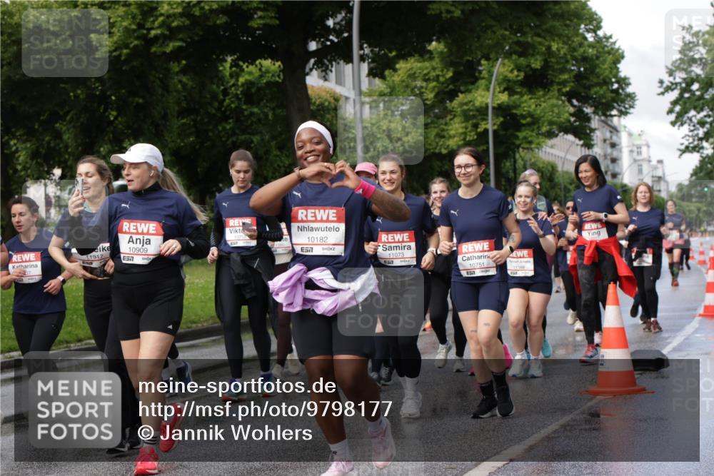 14.06.2026 - REWE Women's Run Jannik Wohlers http://msf.ph/oto/9798177 14.06.2026 09:12:36 Laufen 11317, 10909, 7, 10758, 10182, 7, 11073, 7, 11277, 10751, 11168, 51 meine-sportfotos.de