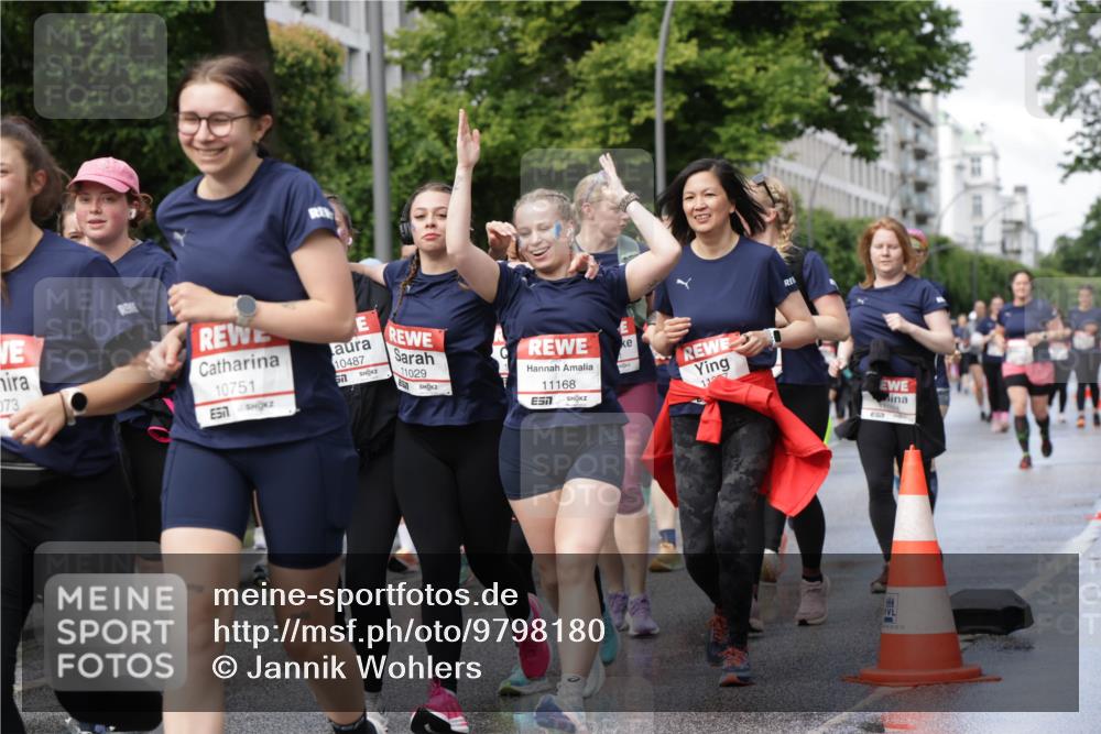 14.06.2026 - REWE Women's Run Jannik Wohlers http://msf.ph/oto/9798180 14.06.2026 09:12:37 Laufen 073, 10751, 10487, 11029, 11168, 1107, 002, 22 meine-sportfotos.de