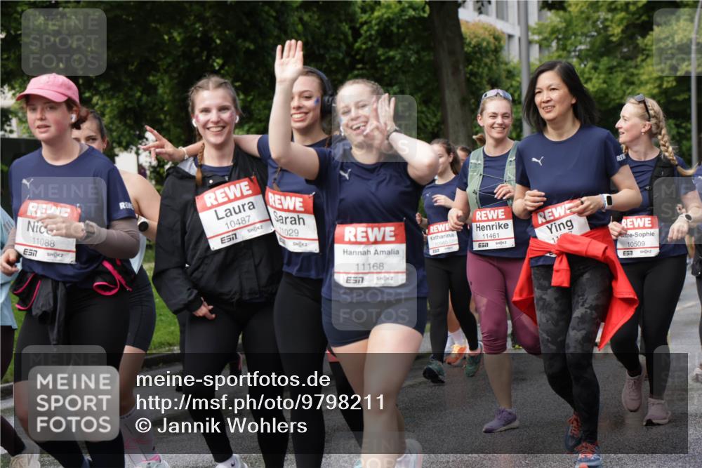14.06.2026 - REWE Women's Run Jannik Wohlers http://msf.ph/oto/9798211 14.06.2026 09:12:39 Laufen 946, 11088, 7, 10487, 7, 1029, 11168, 7, 11461, 7, 10509, 57 meine-sportfotos.de