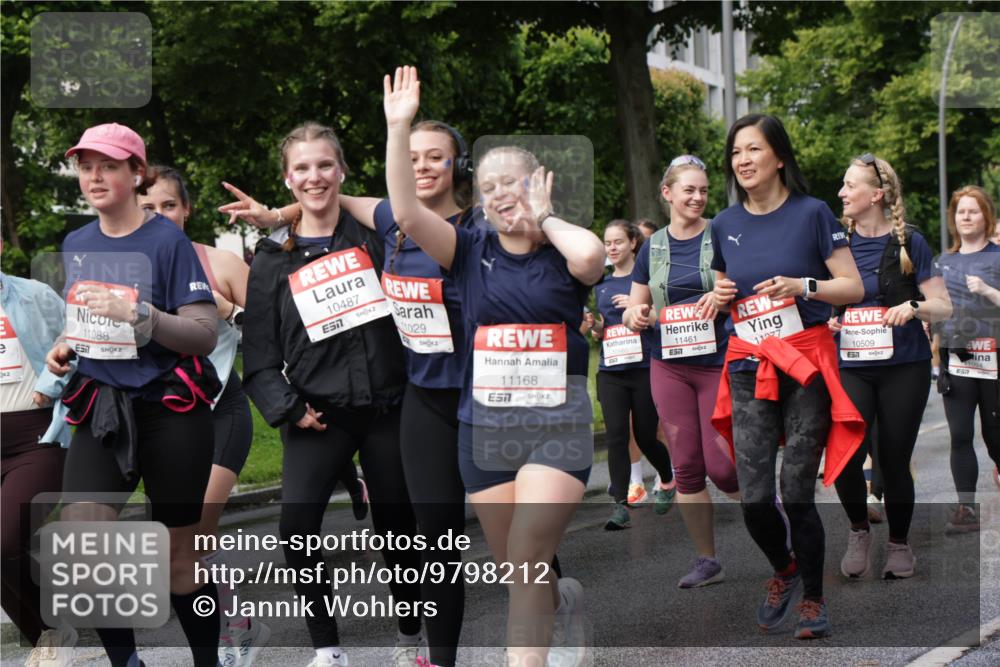 14.06.2026 - REWE Women's Run Jannik Wohlers http://msf.ph/oto/9798212 14.06.2026 09:12:39 Laufen 11088, 10487, 657, 1029, 11168, 7, 11461, 7, 11377, 10509, 51, 1094, 7 meine-sportfotos.de