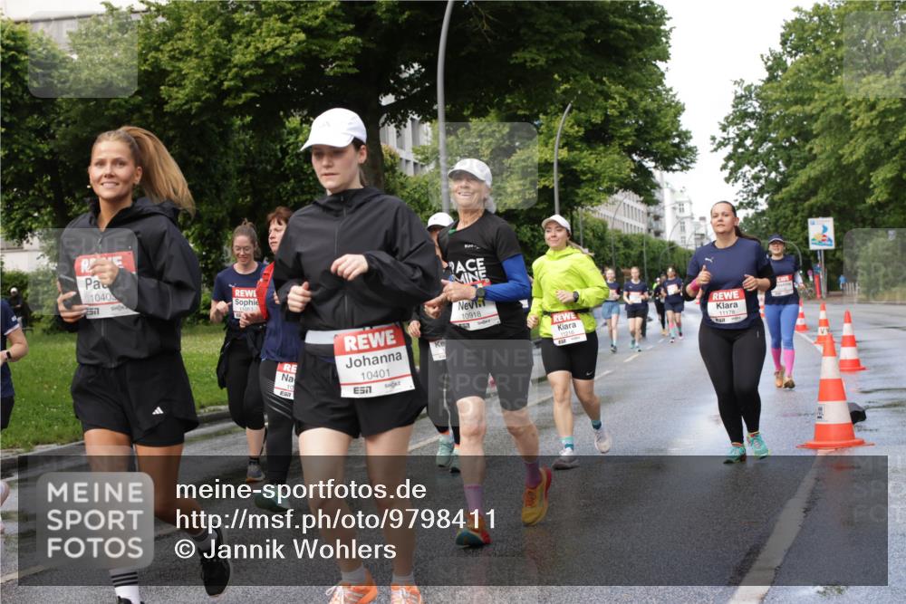 14.06.2026 - REWE Women's Run Jannik Wohlers http://msf.ph/oto/9798411 14.06.2026 09:13:13 Laufen 1040, 57, 10918, 11216, 10401, 7, 51, 11178 meine-sportfotos.de