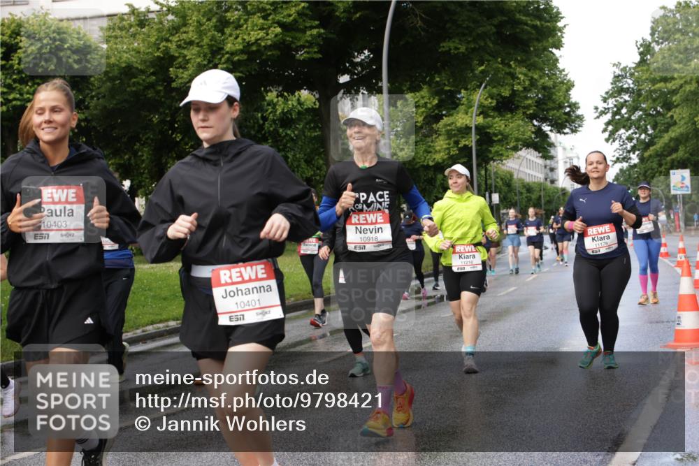 14.06.2026 - REWE Women's Run Jannik Wohlers http://msf.ph/oto/9798421 14.06.2026 09:13:13 Laufen 10403, 7, 10401, 57, 10918, 57, 11216, 11178 meine-sportfotos.de