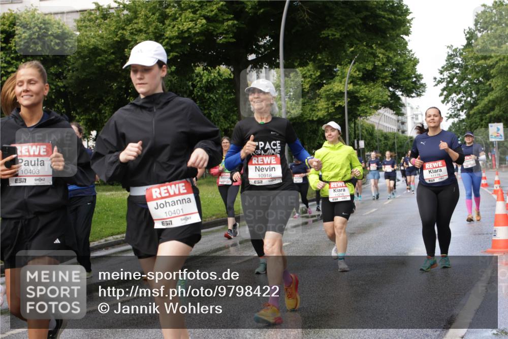 14.06.2026 - REWE Women's Run Jannik Wohlers http://msf.ph/oto/9798422 14.06.2026 09:13:13 Laufen 10403, 57, 10401, 517, 10918, 7, 11178, 11216, 57 meine-sportfotos.de