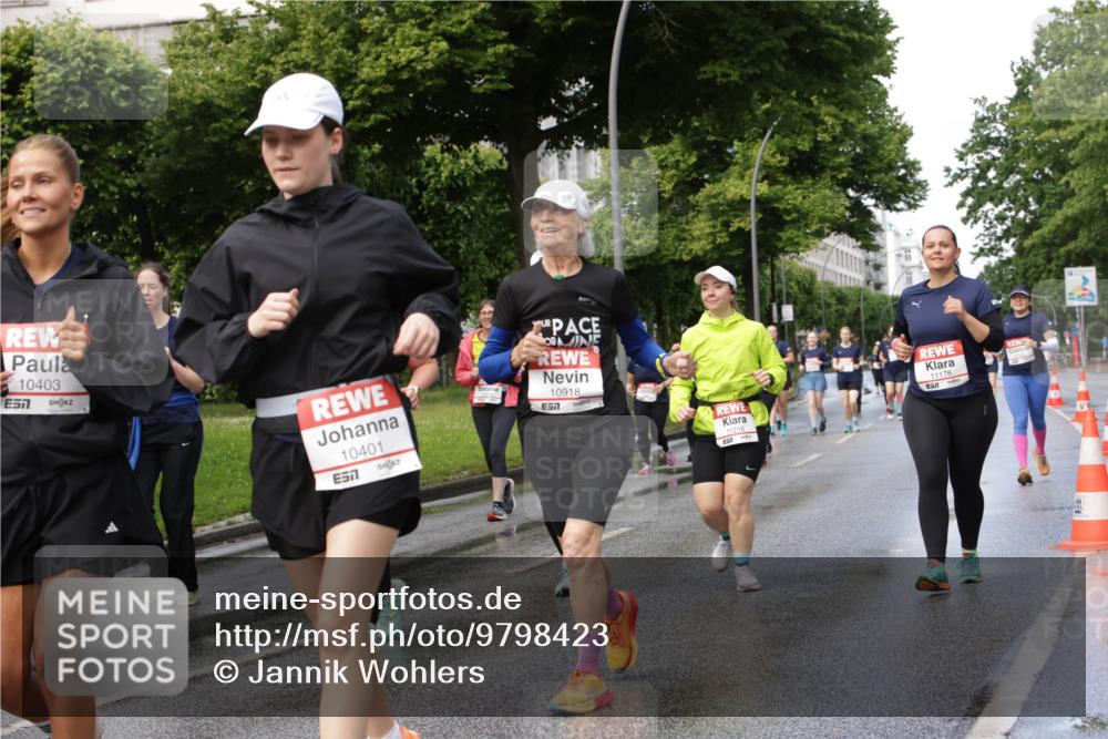 14.06.2026 - REWE Women's Run Jannik Wohlers http://msf.ph/oto/9798423 14.06.2026 09:13:13 Laufen 10403, 7, 10401, 57, 10918, 7, 11216, 11178 meine-sportfotos.de