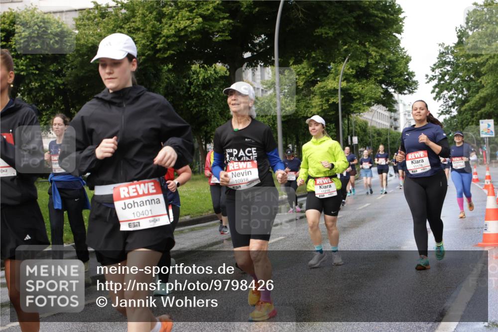 14.06.2026 - REWE Women's Run Jannik Wohlers http://msf.ph/oto/9798426 14.06.2026 09:13:14 Laufen 10401, 577, 10918, 11216, 11178, 7 meine-sportfotos.de