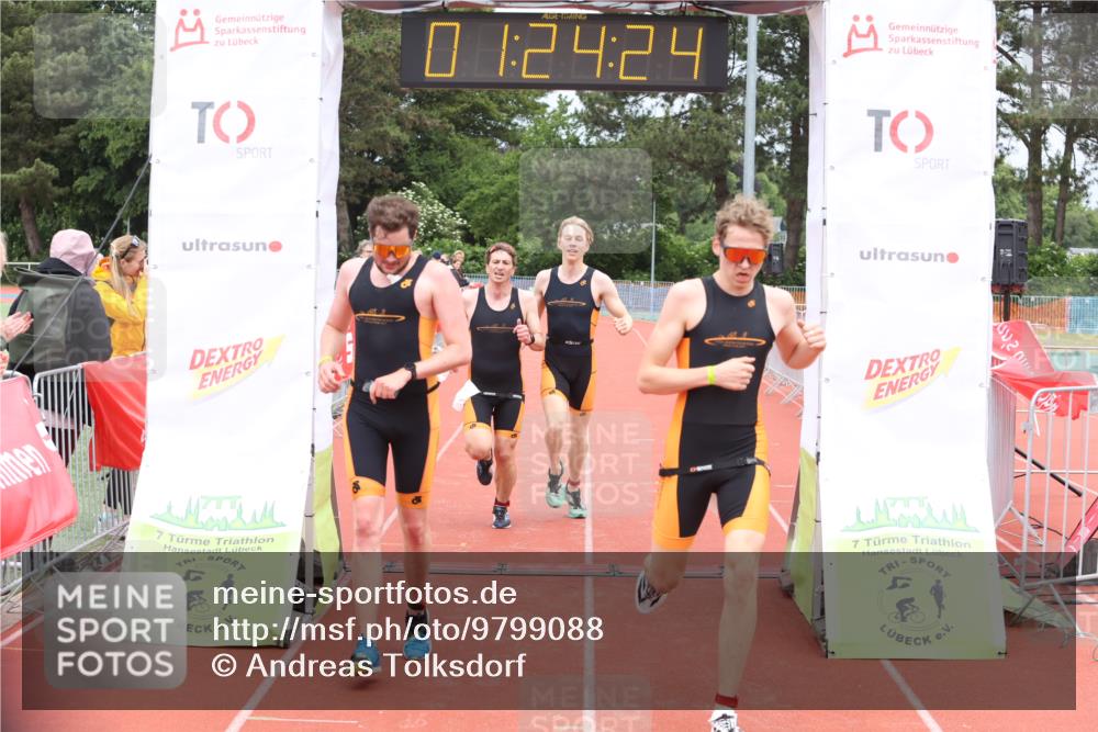 14.06.2026 - 7 Türme Triathlon Andreas Tolksdorf http://msf.ph/oto/9799088 14.06.2026 11:54:23 Ziel 424, 436, 437, 438, 439 meine-sportfotos.de