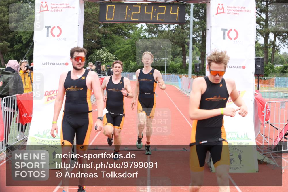 14.06.2026 - 7 Türme Triathlon Andreas Tolksdorf http://msf.ph/oto/9799091 14.06.2026 11:54:24 Ziel 424, 436, 437, 438, 439 meine-sportfotos.de