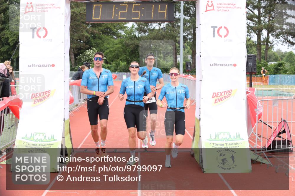 14.06.2026 - 7 Türme Triathlon Andreas Tolksdorf http://msf.ph/oto/9799097 14.06.2026 11:55:13 Ziel 523, 524, 525, 526 meine-sportfotos.de