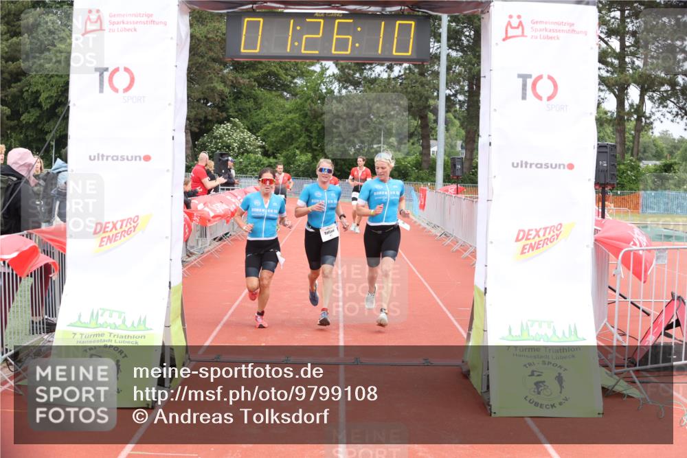 14.06.2026 - 7 Türme Triathlon Andreas Tolksdorf http://msf.ph/oto/9799108 14.06.2026 11:56:09 Ziel 416, 417, 418, 419, 479, 480, 482 meine-sportfotos.de