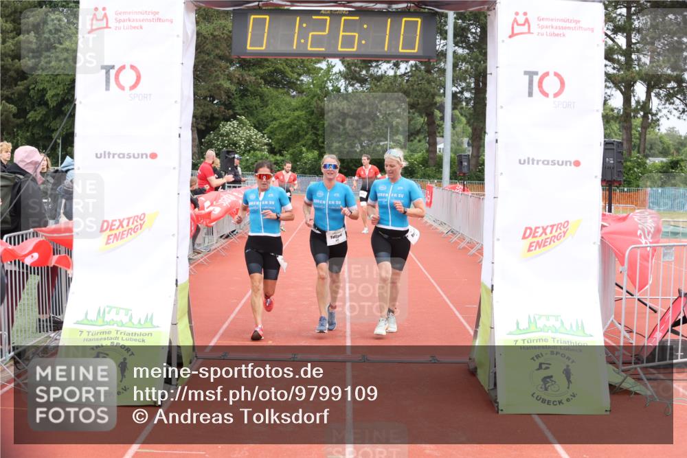 14.06.2026 - 7 Türme Triathlon Andreas Tolksdorf http://msf.ph/oto/9799109 14.06.2026 11:56:09 Ziel 416, 417, 418, 419, 479, 480, 482 meine-sportfotos.de