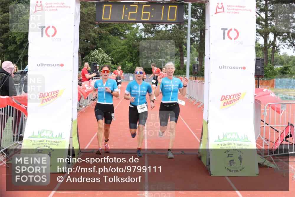 14.06.2026 - 7 Türme Triathlon Andreas Tolksdorf http://msf.ph/oto/9799111 14.06.2026 11:56:09 Ziel 416, 417, 418, 419, 479, 480, 482 meine-sportfotos.de