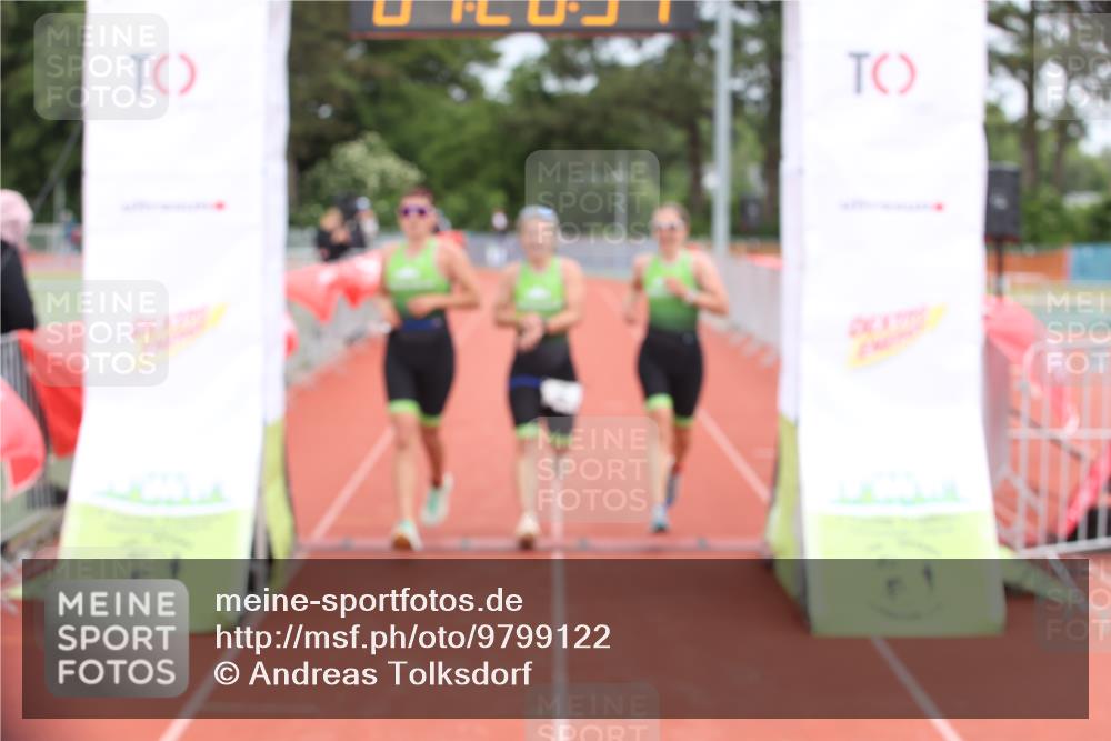 14.06.2026 - 7 Türme Triathlon Andreas Tolksdorf http://msf.ph/oto/9799122 14.06.2026 11:56:32 Ziel 504, 505, 506 meine-sportfotos.de