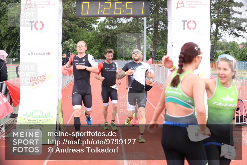 14.06.2026 - 7 Türme Triathlon Andreas Tolksdorf http://msf.ph/oto/9799127 14.06.2026 11:56:50 Ziel 410, 411, 412, 414 meine-sportfotos.de