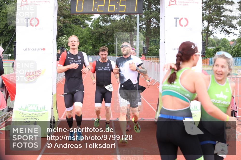 14.06.2026 - 7 Türme Triathlon Andreas Tolksdorf http://msf.ph/oto/9799128 14.06.2026 11:56:50 Ziel 410, 411, 412, 414 meine-sportfotos.de