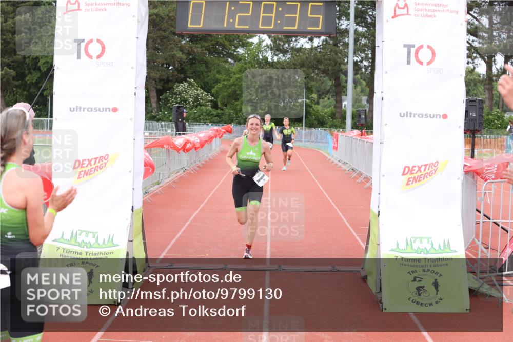 14.06.2026 - 7 Türme Triathlon Andreas Tolksdorf http://msf.ph/oto/9799130 14.06.2026 11:58:34 Ziel 487, 488, 489, 503 meine-sportfotos.de