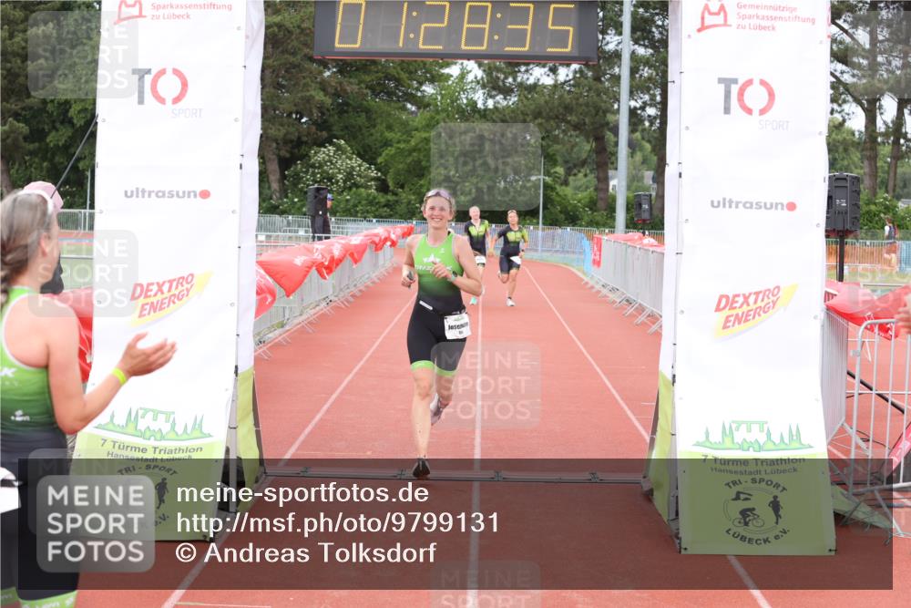14.06.2026 - 7 Türme Triathlon Andreas Tolksdorf http://msf.ph/oto/9799131 14.06.2026 11:58:34 Ziel 487, 488, 489, 503 meine-sportfotos.de