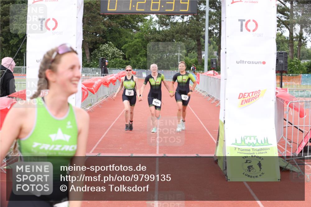 14.06.2026 - 7 Türme Triathlon Andreas Tolksdorf http://msf.ph/oto/9799135 14.06.2026 11:58:38 Ziel 487, 488, 489, 503 meine-sportfotos.de