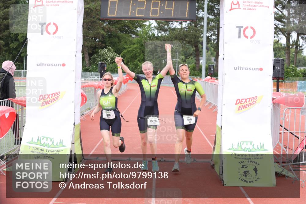 14.06.2026 - 7 Türme Triathlon Andreas Tolksdorf http://msf.ph/oto/9799138 14.06.2026 11:58:40 Ziel 487, 488, 489, 503 meine-sportfotos.de