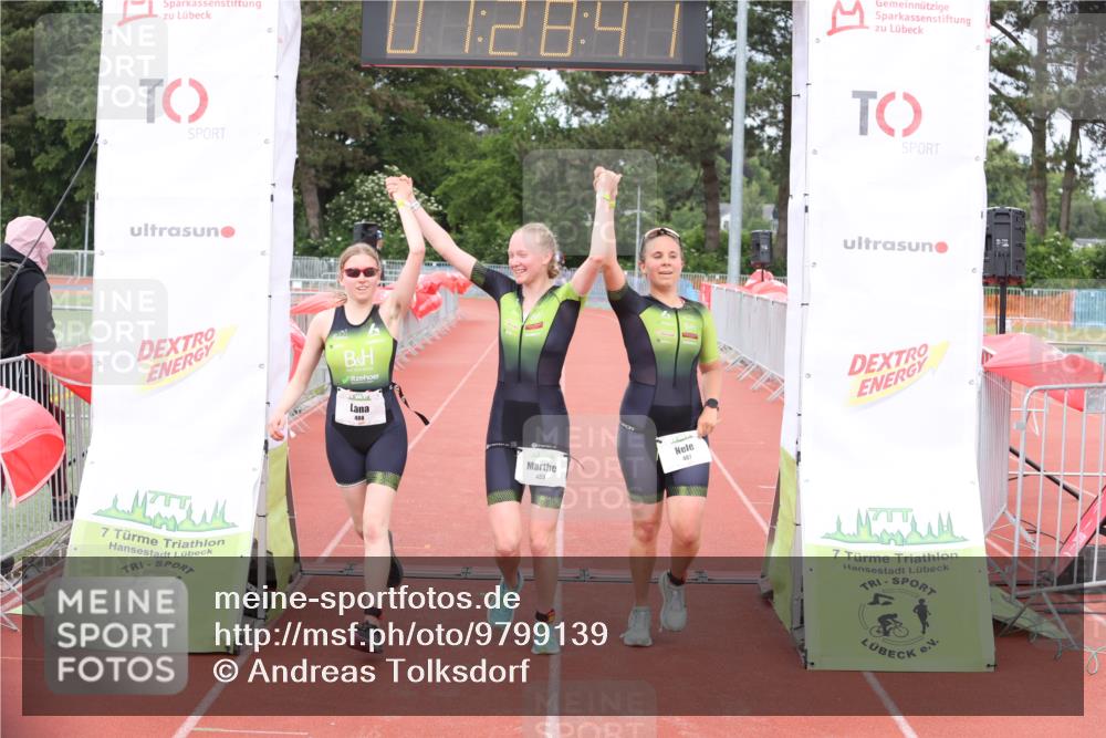 14.06.2026 - 7 Türme Triathlon Andreas Tolksdorf http://msf.ph/oto/9799139 14.06.2026 11:58:40 Ziel 487, 488, 489, 503 meine-sportfotos.de