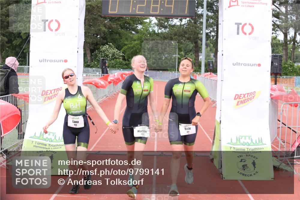 14.06.2026 - 7 Türme Triathlon Andreas Tolksdorf http://msf.ph/oto/9799141 14.06.2026 11:58:41 Ziel 487, 488, 489, 503 meine-sportfotos.de