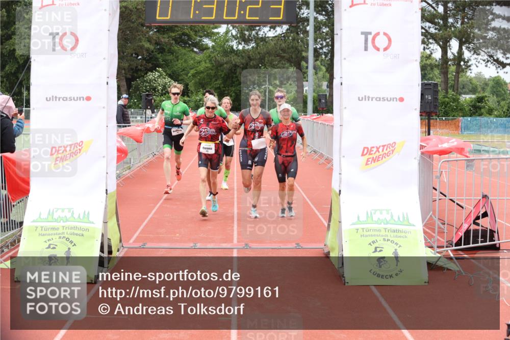 14.06.2026 - 7 Türme Triathlon Andreas Tolksdorf http://msf.ph/oto/9799161 14.06.2026 12:00:23 Ziel 450, 451, 452, 453, 475, 476, 477 meine-sportfotos.de