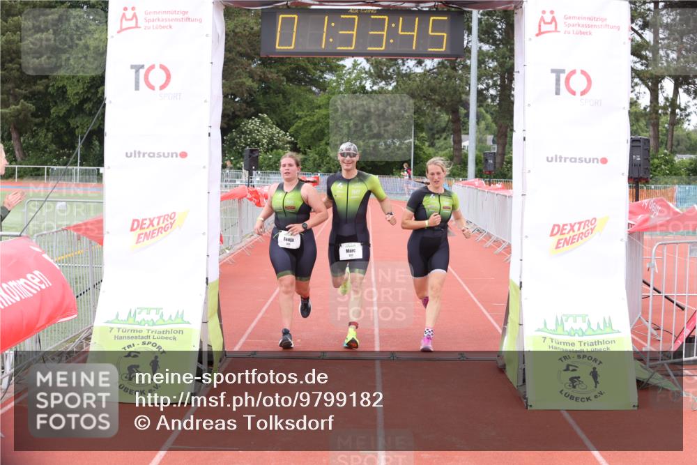 14.06.2026 - 7 Türme Triathlon Andreas Tolksdorf http://msf.ph/oto/9799182 14.06.2026 12:03:45 Ziel 531, 532, 533 meine-sportfotos.de