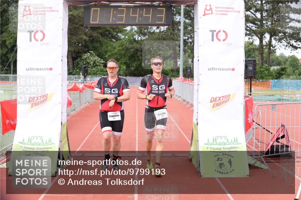 14.06.2026 - 7 Türme Triathlon Andreas Tolksdorf http://msf.ph/oto/9799193 14.06.2026 12:04:42 Ziel 426, 427 meine-sportfotos.de