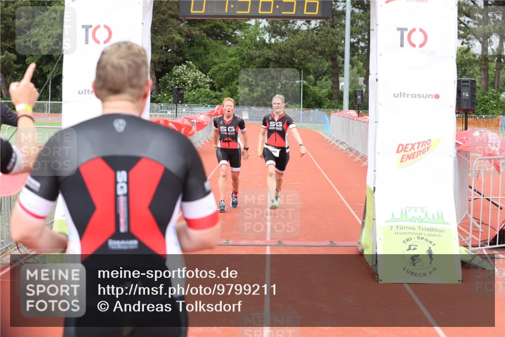 14.06.2026 - 7 Türme Triathlon Andreas Tolksdorf http://msf.ph/oto/9799211 14.06.2026 12:06:56 Ziel 485, 486 meine-sportfotos.de