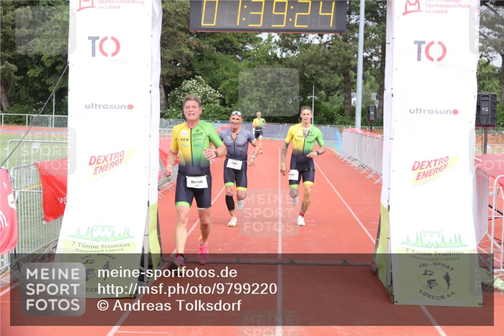 14.06.2026 - 7 Türme Triathlon Andreas Tolksdorf http://msf.ph/oto/9799220 14.06.2026 12:09:23 Ziel 460, 461, 463 meine-sportfotos.de