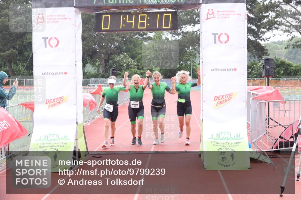 14.06.2026 - 7 Türme Triathlon Andreas Tolksdorf http://msf.ph/oto/9799239 14.06.2026 12:18:10 Ziel 499, 500, 501, 502 meine-sportfotos.de