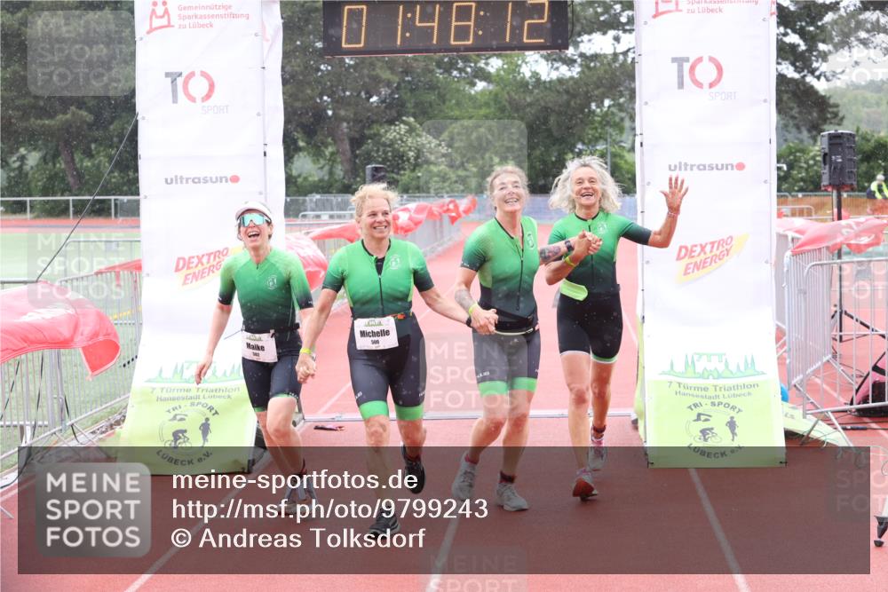 14.06.2026 - 7 Türme Triathlon Andreas Tolksdorf http://msf.ph/oto/9799243 14.06.2026 12:18:11 Ziel 499, 500, 501, 502 meine-sportfotos.de