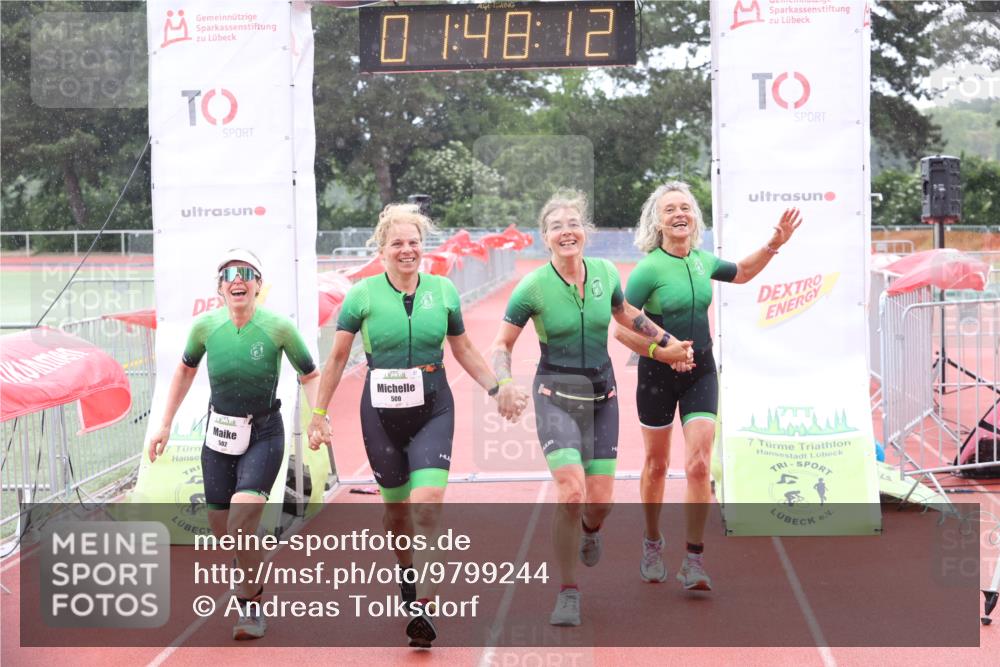14.06.2026 - 7 Türme Triathlon Andreas Tolksdorf http://msf.ph/oto/9799244 14.06.2026 12:18:11 Ziel 499, 500, 501, 502 meine-sportfotos.de