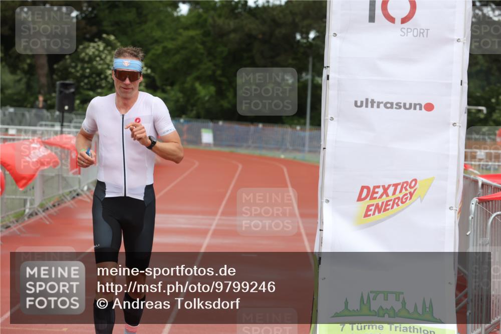 14.06.2026 - 7 Türme Triathlon Andreas Tolksdorf http://msf.ph/oto/9799246 14.06.2026 14:46:45 Ziel  meine-sportfotos.de