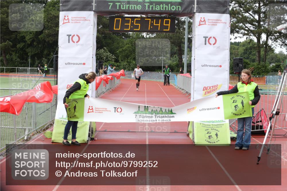 14.06.2026 - 7 Türme Triathlon Andreas Tolksdorf http://msf.ph/oto/9799252 14.06.2026 14:57:48 Ziel 805 meine-sportfotos.de