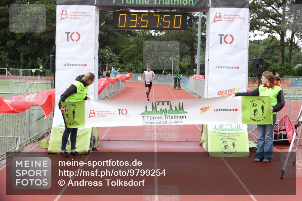 14.06.2026 - 7 Türme Triathlon Andreas Tolksdorf http://msf.ph/oto/9799254 14.06.2026 14:57:49 Ziel 805 meine-sportfotos.de