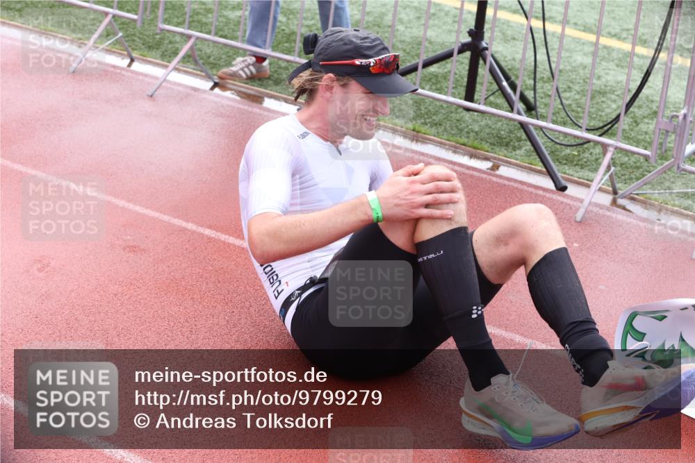 14.06.2026 - 7 Türme Triathlon Andreas Tolksdorf http://msf.ph/oto/9799279 14.06.2026 14:58:17 Ziel  meine-sportfotos.de