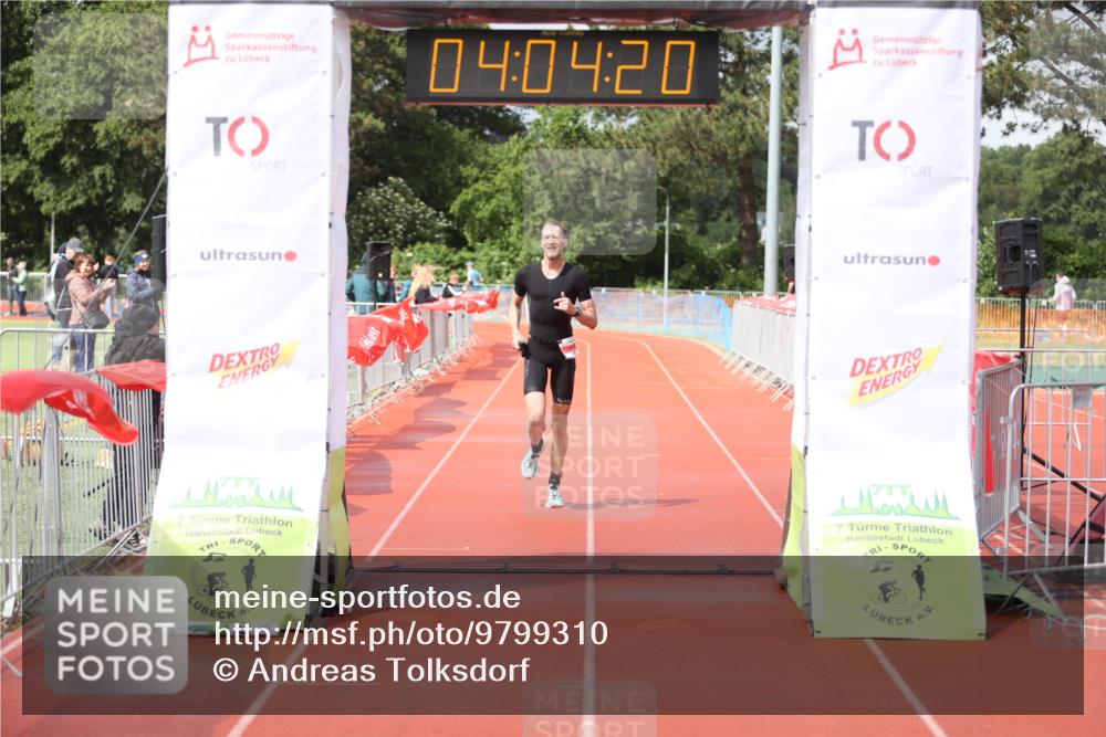 14.06.2026 - 7 Türme Triathlon Andreas Tolksdorf http://msf.ph/oto/9799310 14.06.2026 15:04:20 Ziel 878 meine-sportfotos.de