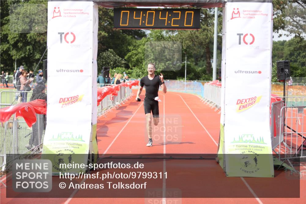14.06.2026 - 7 Türme Triathlon Andreas Tolksdorf http://msf.ph/oto/9799311 14.06.2026 15:04:20 Ziel 878 meine-sportfotos.de