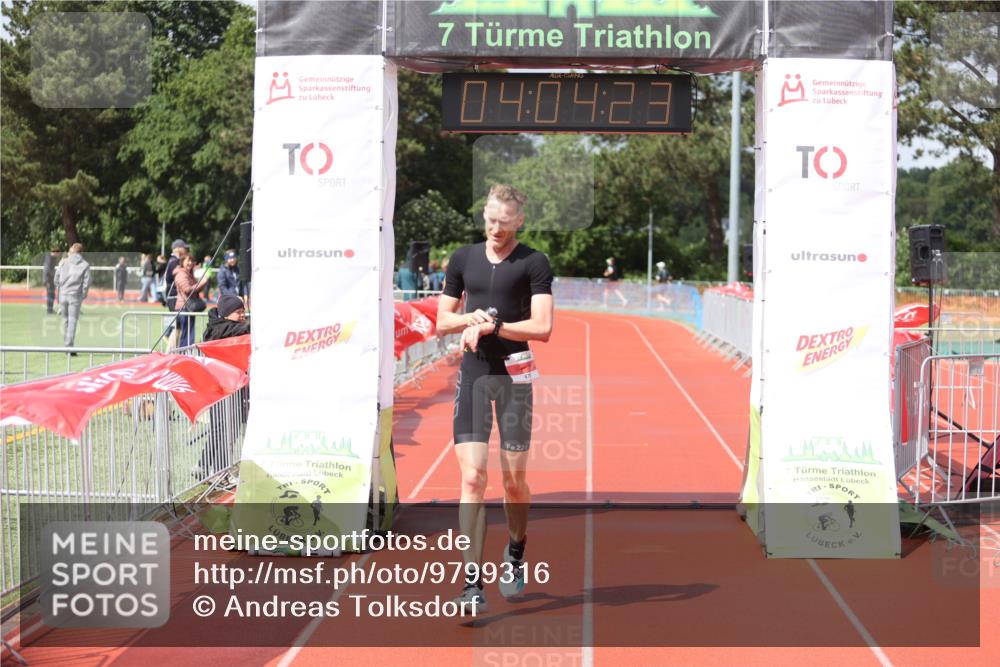 14.06.2026 - 7 Türme Triathlon Andreas Tolksdorf http://msf.ph/oto/9799316 14.06.2026 15:04:22 Ziel 878 meine-sportfotos.de
