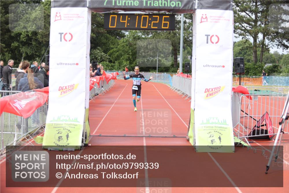 14.06.2026 - 7 Türme Triathlon Andreas Tolksdorf http://msf.ph/oto/9799339 14.06.2026 15:10:25 Ziel 1136 meine-sportfotos.de