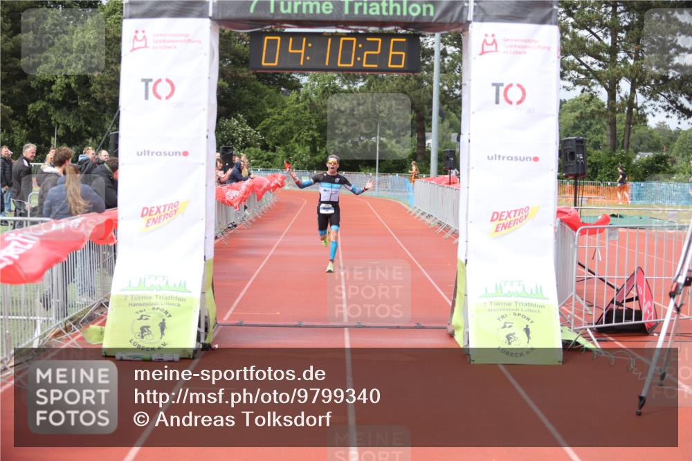 14.06.2026 - 7 Türme Triathlon Andreas Tolksdorf http://msf.ph/oto/9799340 14.06.2026 15:10:25 Ziel 1136 meine-sportfotos.de
