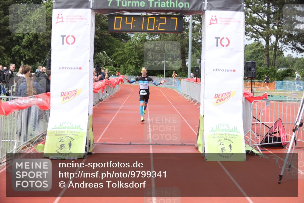 14.06.2026 - 7 Türme Triathlon Andreas Tolksdorf http://msf.ph/oto/9799341 14.06.2026 15:10:25 Ziel 1136 meine-sportfotos.de