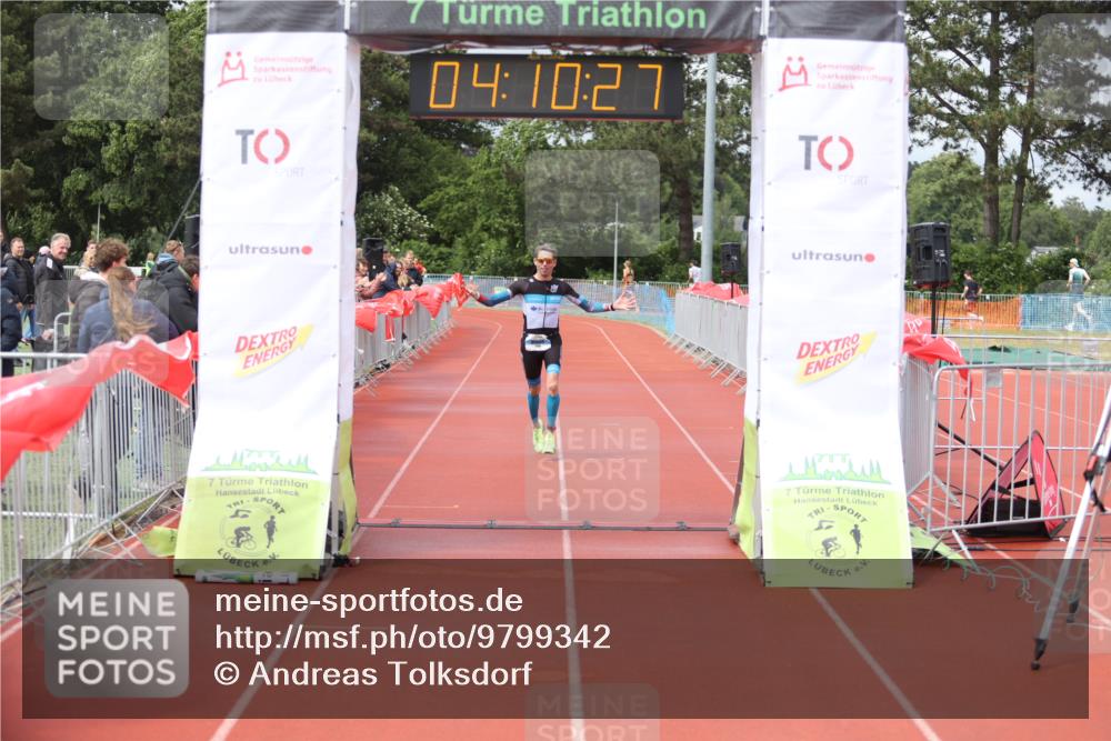 14.06.2026 - 7 Türme Triathlon Andreas Tolksdorf http://msf.ph/oto/9799342 14.06.2026 15:10:25 Ziel 1136 meine-sportfotos.de
