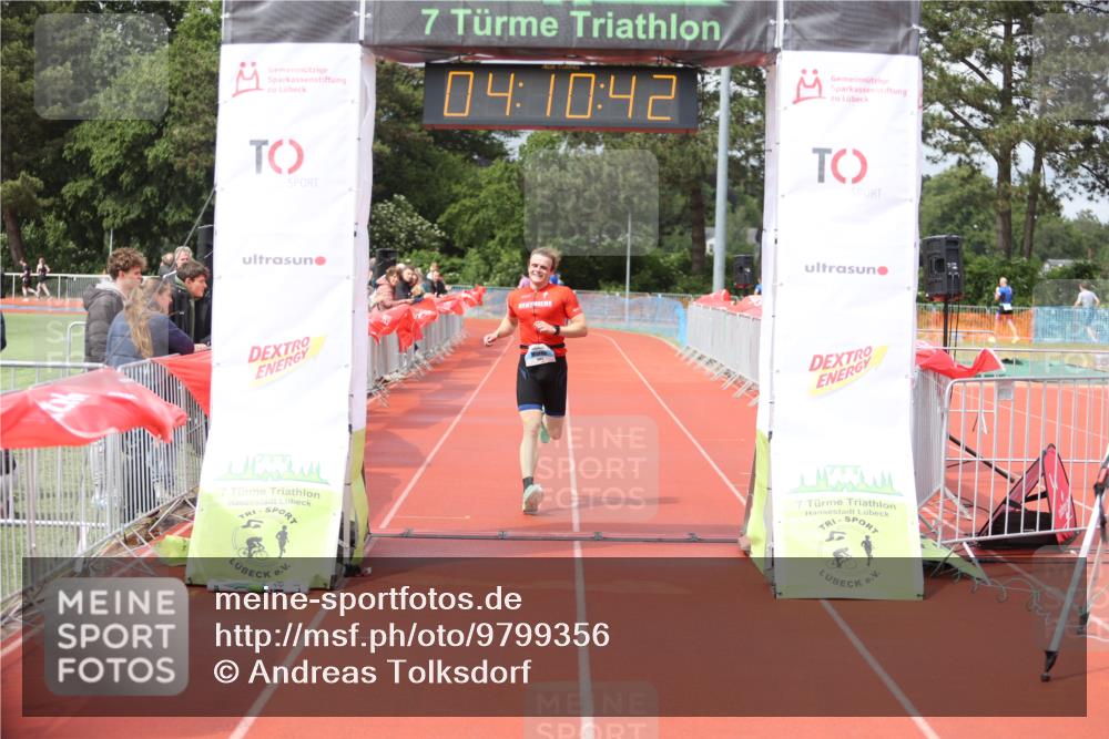 14.06.2026 - 7 Türme Triathlon Andreas Tolksdorf http://msf.ph/oto/9799356 14.06.2026 15:10:41 Ziel 1062 meine-sportfotos.de