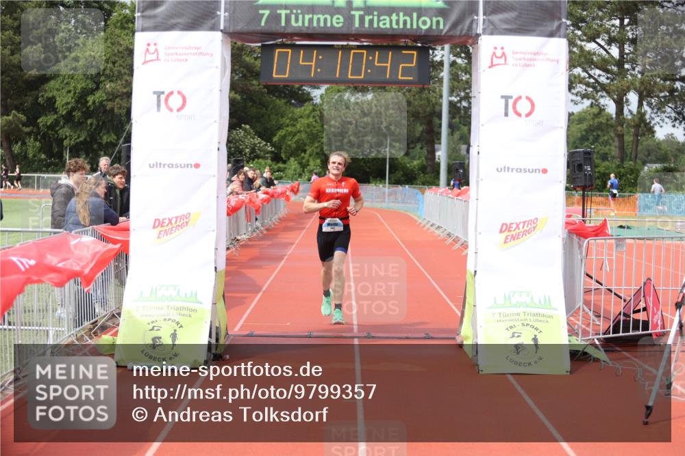 14.06.2026 - 7 Türme Triathlon Andreas Tolksdorf http://msf.ph/oto/9799357 14.06.2026 15:10:41 Ziel 1062 meine-sportfotos.de